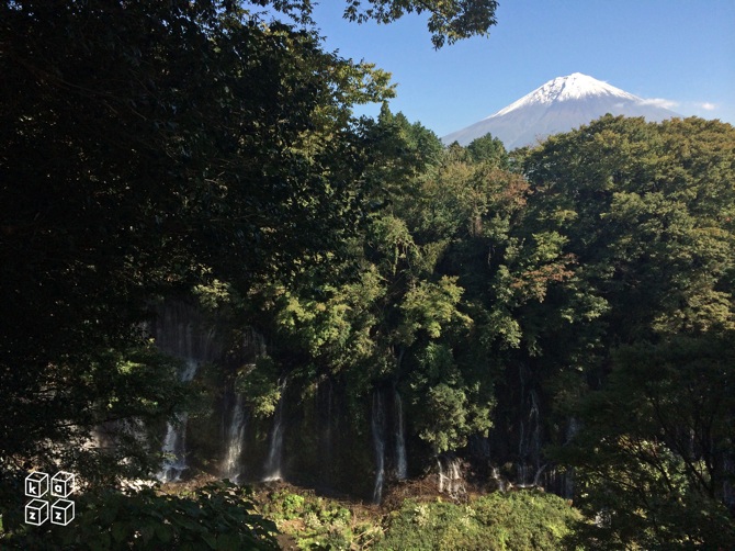14.富士山と白糸の滝.jpg